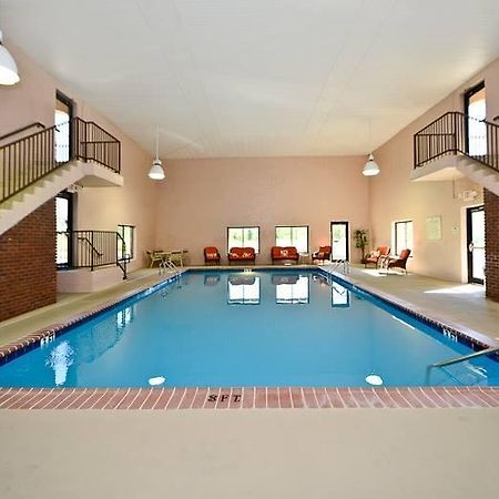 Manchester Heritage Inn & Suites Bagian luar foto