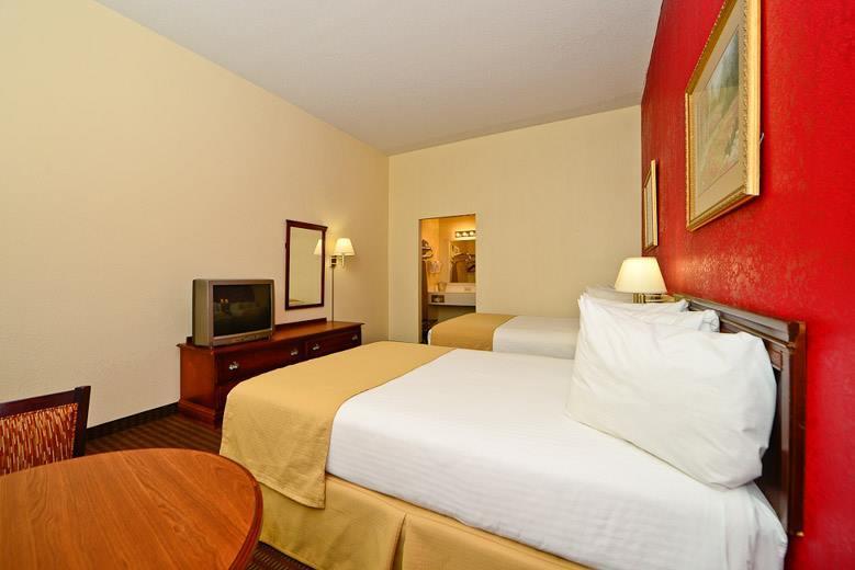 Manchester Heritage Inn & Suites Bagian luar foto