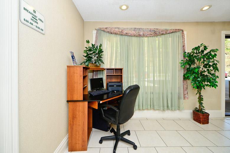 Manchester Heritage Inn & Suites Bagian luar foto