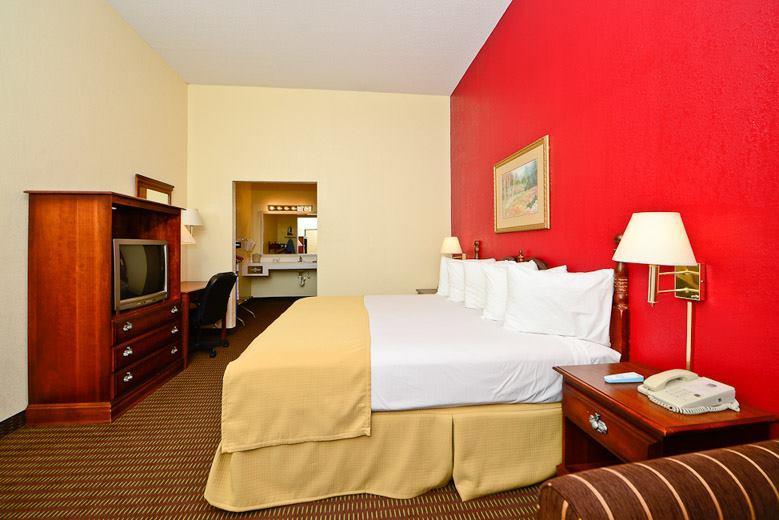 Manchester Heritage Inn & Suites Bagian luar foto