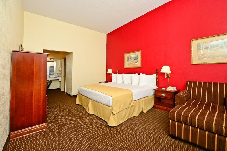 Manchester Heritage Inn & Suites Bagian luar foto