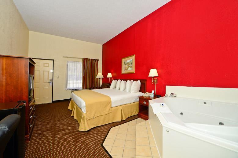 Manchester Heritage Inn & Suites Bagian luar foto