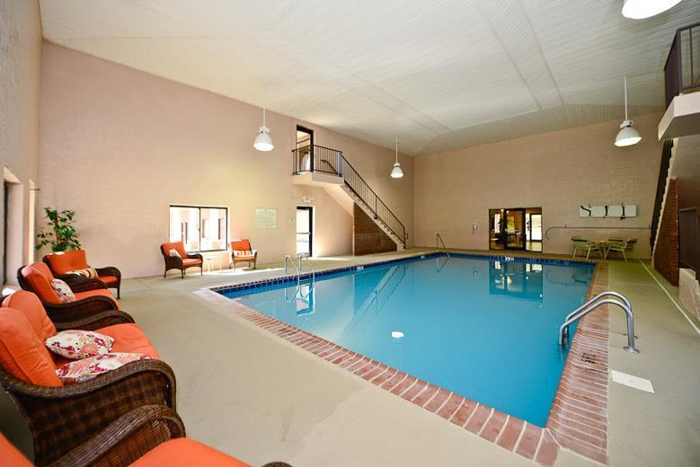 Manchester Heritage Inn & Suites Bagian luar foto