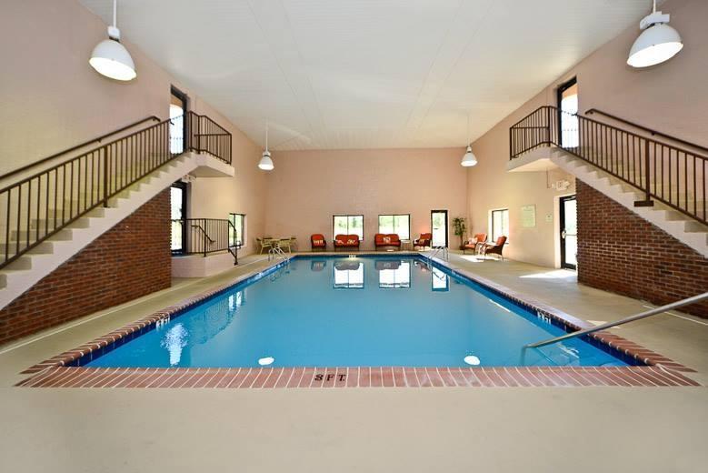 Manchester Heritage Inn & Suites Bagian luar foto