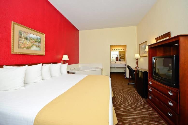 Manchester Heritage Inn & Suites Bagian luar foto