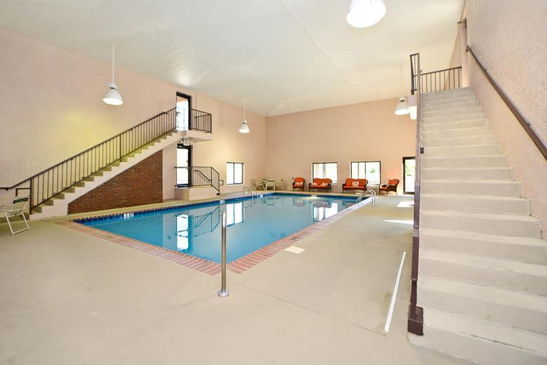 Manchester Heritage Inn & Suites Bagian luar foto